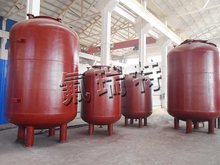 鋼襯塑儲罐、反應(yīng)釜